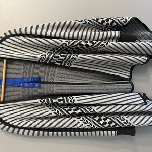 Kit & Ace Sweater Cape